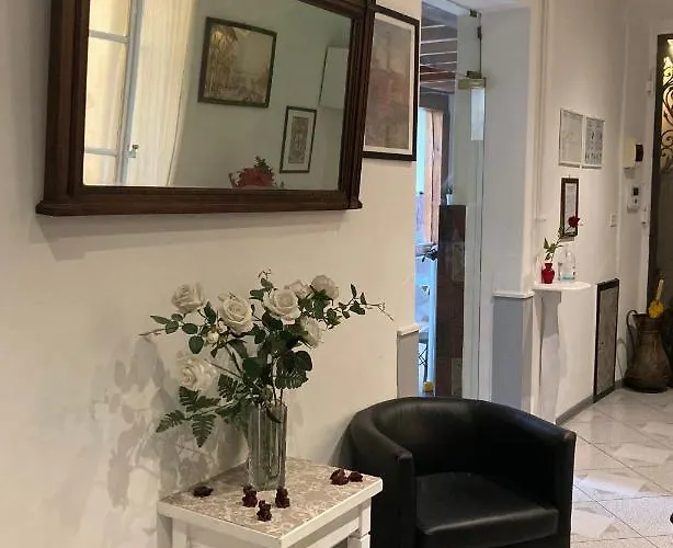 Fedora Hotel 2*