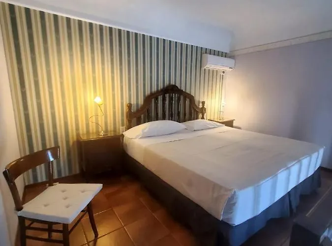 Fedora Hotel 2*