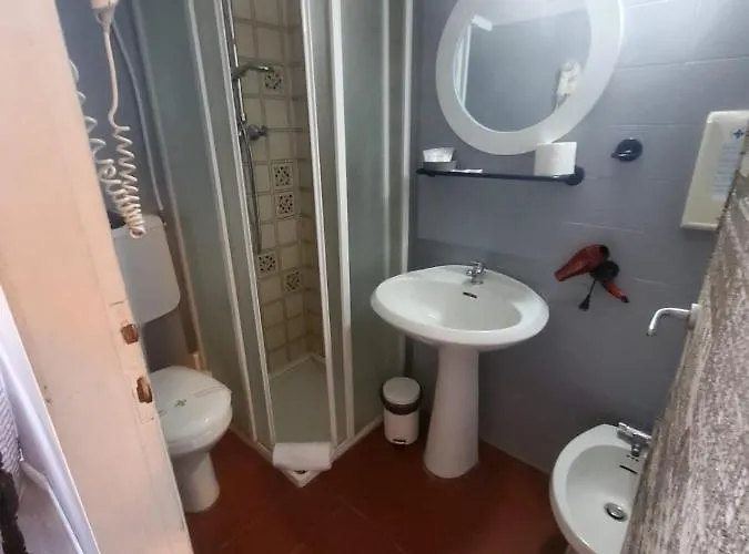 Fedora Hotel 2*